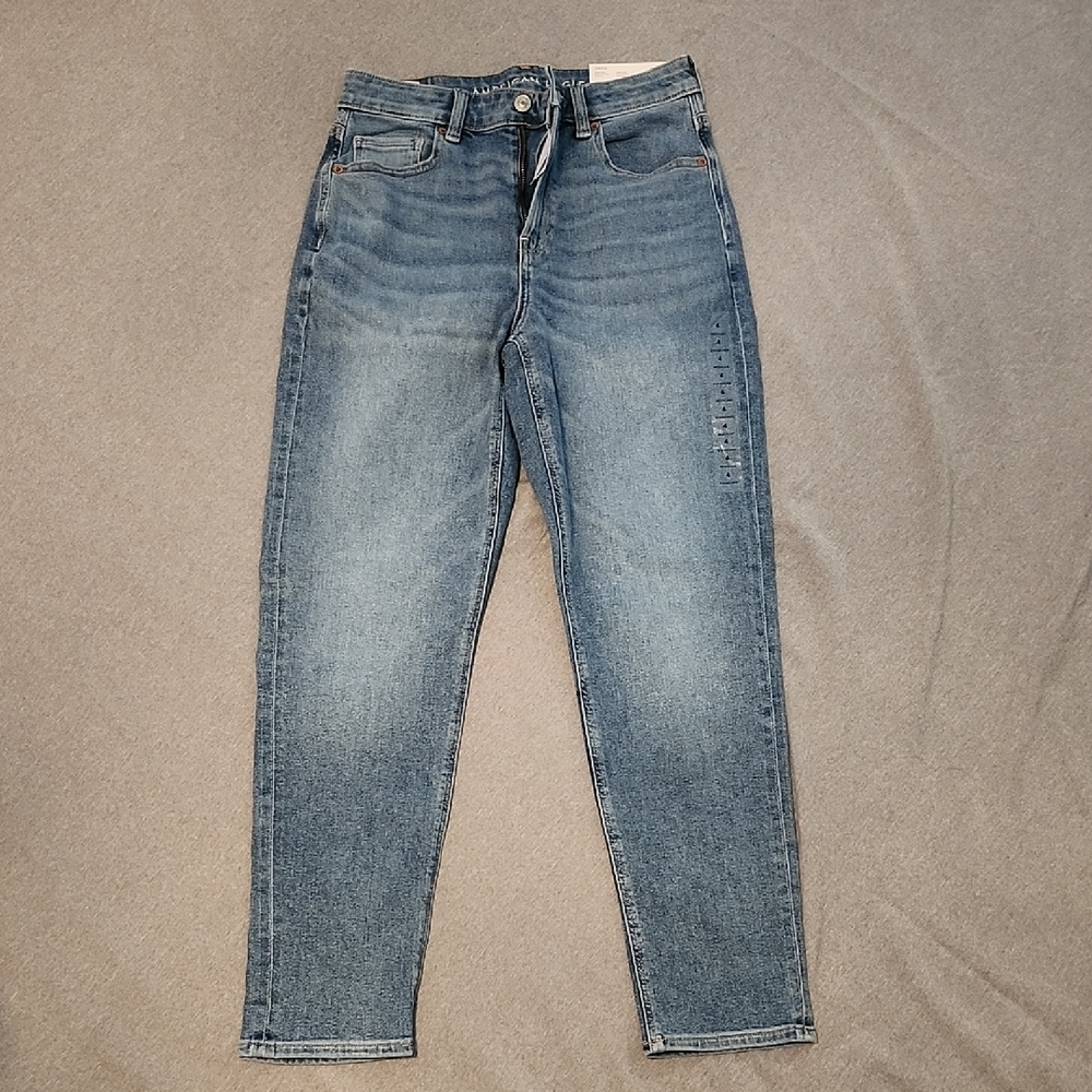 NWT American Eagle medium wash mom jeans